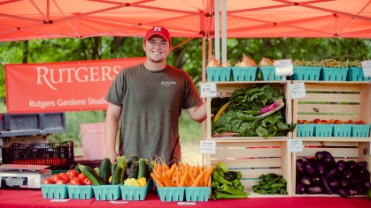 Student at Farmers Market at Rutgers Gardens