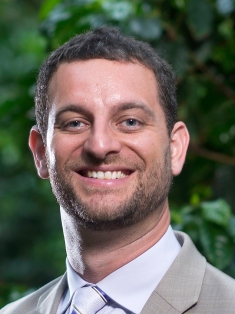 Ari Novy portrait